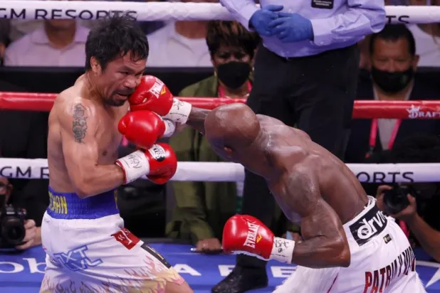 الملاكم الكوبي أوجاس يهزم باكياو ويحتفظ بلقب وزن الوسط