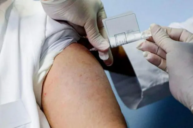 Suudi Arabistan’da öğrencilerin tümü ilk doz Kovid-19 aşısı oldu