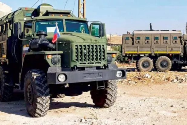 Salı günü Dera el-Beled girişinde iki Rus polise ait kamyon (Ahrar Havran)