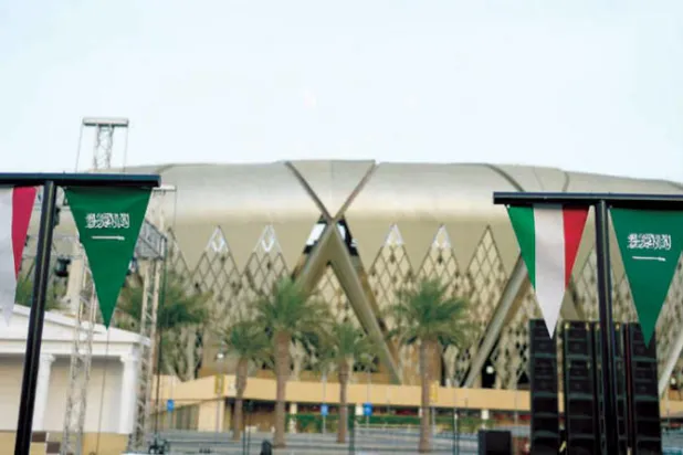 صفقات الصيف «الأوروبية» تحجب رونالدو وميسي عن الملاعب السعودية