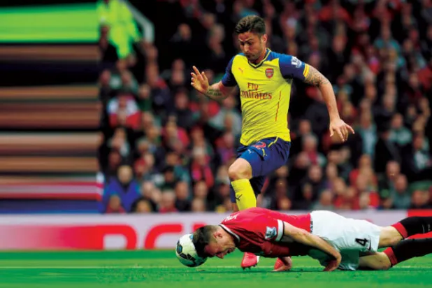 كيف تحوّل فيل جونز من لاعب استثنائي إلى مثار للسخرية؟