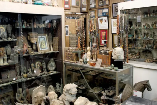 القبض على أحد أكبر مروجي التحف المزيفة في أميركا