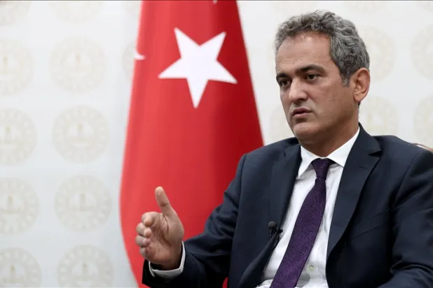 Milli Eğitim Bakanı Özer: Birinci önceliğimiz tüm sağlık önlemlerini alarak 6 Eylül'de başlayacak okulları açık tutmak