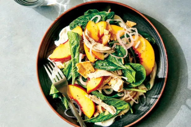 سلطة لذيذة وسريعة التحضير 