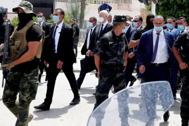 تونس: ضغوط متزايدة لدفع الرئيس إلى تحديد سقف زمني للتدابير الاستثنائية
