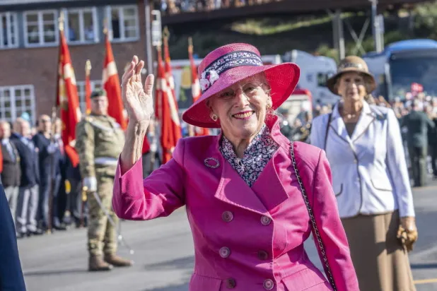 ملكة الدنمارك تصمم مواقع التصوير في فيلم جديد لـ«نتفليكس»