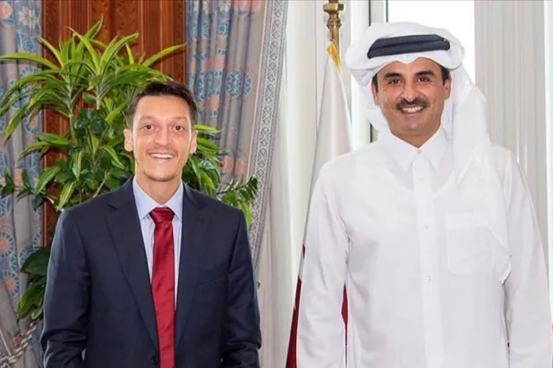 Katar Emiri Şeyh Temim, Mesut Özil'i kabul etti