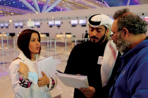 جانب من كواليس تصوير الفيلم في مدينة جدة السعودية (الشرق الأوسط)