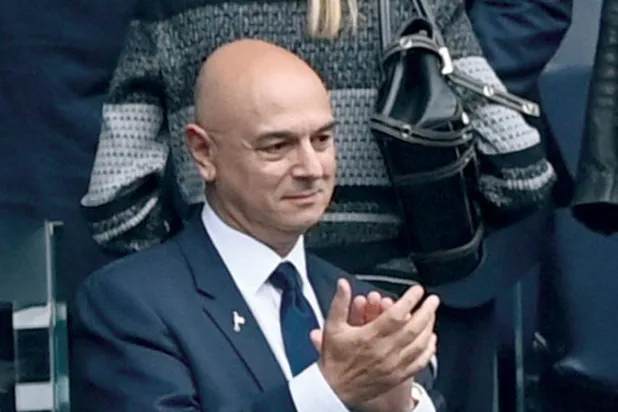 بعد مرحلة الشد والجذب بين كين وتوتنهام... الضحكة الأخيرة كانت لرئيس النادي