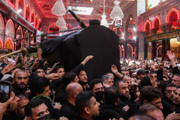 تشييع حاشد في كربلاء لجثمان المرجع محمد سعيد الحكيم