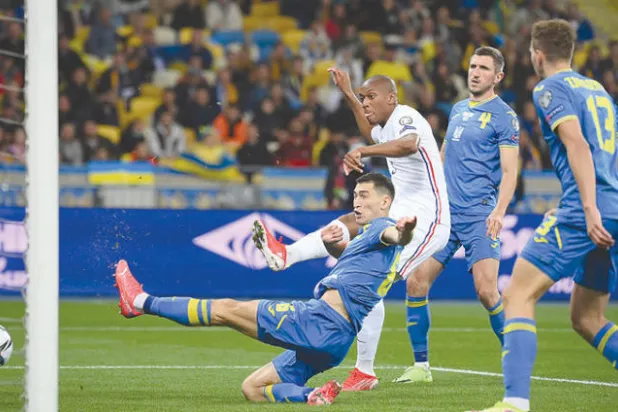 مارسيال ينقذ المنتخب الفرنسي ويحرز هدف التعادل (أ.ف.ب)