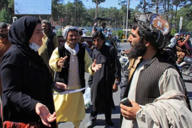 طالبان کو معاشی بحران کے ساتھ ساتھ حقوق نسواں کے مطالبات کا بھی سامنا ہے