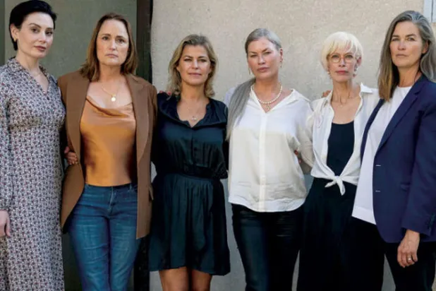 6 عارضات يتهمن رئيساً سابقاً لوكالة «إيليت» باعتداءات جنسية