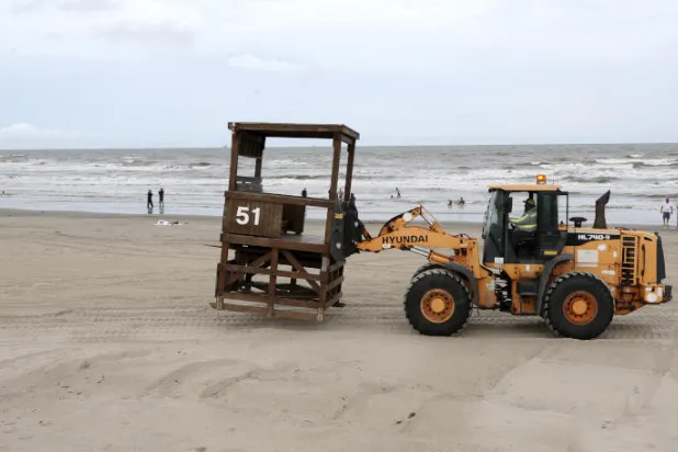 العاصفة الاستوائية «نيكولاس» تقترب من سواحل تكساس (صور)