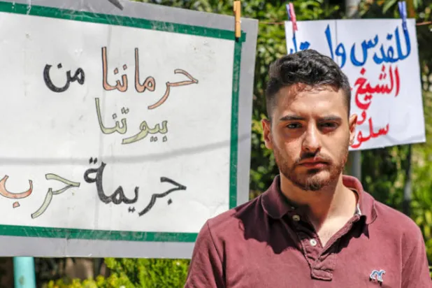 التوأم محمد ومنى الكرد أبرز نشطاء حي الشيخ جراح في القدس الشرقية (إ.ف.ب)