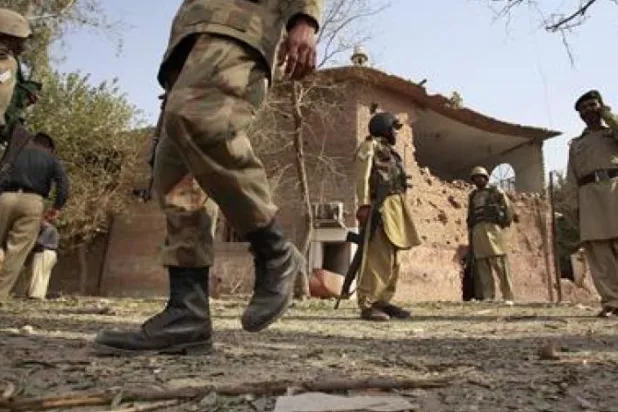 Pakistan sınır kasabasında silahlı saldırı: 8 ölü