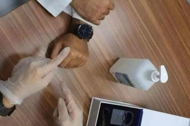 Abu Dabi, ülkeye girişlerde koronavirüs testi zorunluluğunu kaldırıyor