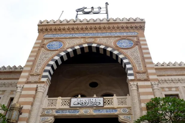 «الأوقاف» المصرية توقف مسؤولاً كبيراً وصف مُصلّين بـ«الإرهاب»