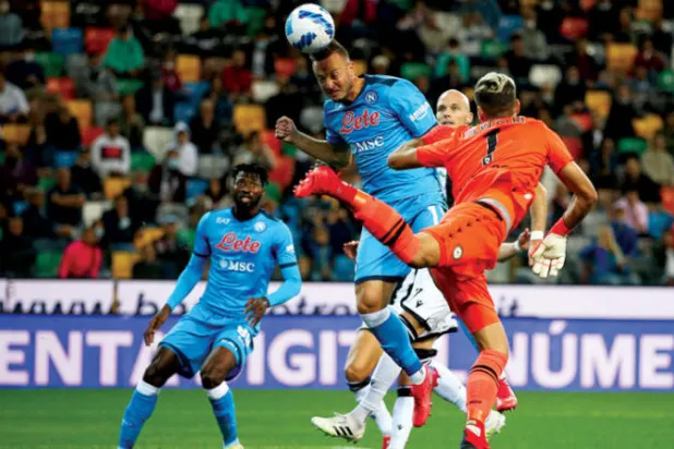 بداية نابولي المثالية تمنحه الصدارة الإيطالية بالعلامة الكاملة