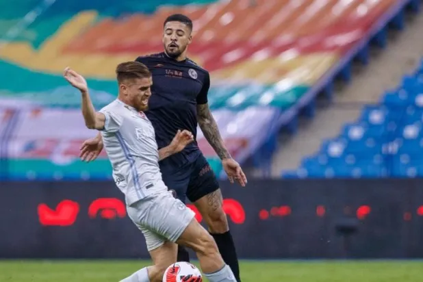 الدوري السعودي: الهلال يتعثر بنقطة الشباب