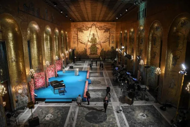 الفائزون بجائزة نوبل يتسلمون الجوائز في بلدانهم بسبب «كورونا»