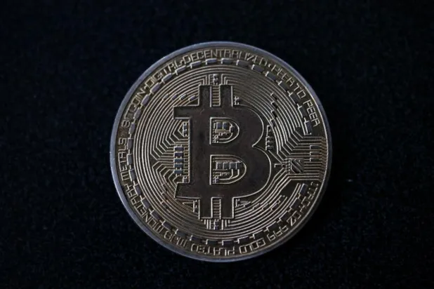 الصين تحظر تداول وتعدين العملات المشفرة... و«بتكوين» تهوي