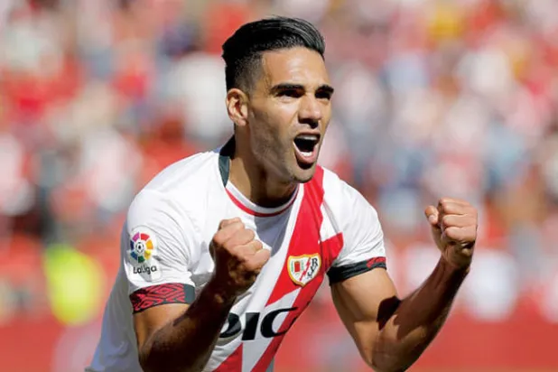 فالكاو يحتفل بباكورة أهدافه مع رايو فايكانو أمام خيتافي بعد عودته إلى الدوري الإسباني (الغارديان)