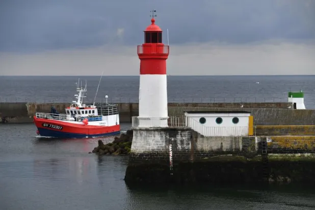 باريس ترفض القرارات البريطانية بشأن الصيد البحري بعد «بريكست»