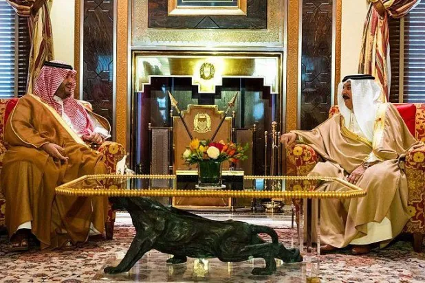ملك البحرين يستقبل تركي بن محمد بن فهد