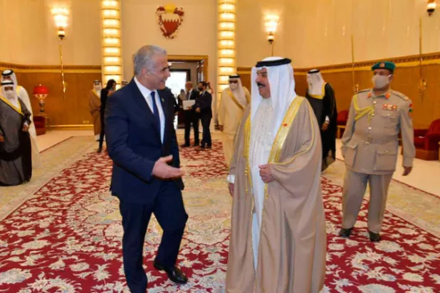 عاهل البحرين مستقبلاً وزير خارجية إسرائيل: الاتفاقات تاريخية على طريق السلام