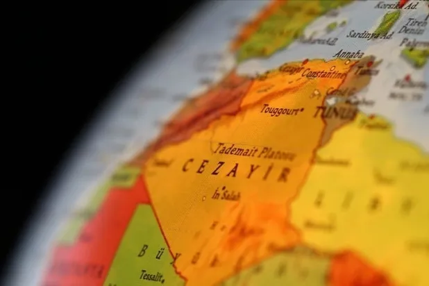 Cezayir, hava sahasını Fransız askeri uçaklara kapattı