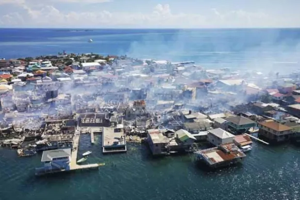 «شمعة» تتسبب بإحراق عشرات المنازل في جزيرة بهندوراس