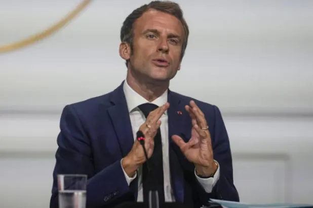 Macron, Cezayir ile gerginliğin yakında sona ermesini umuyor