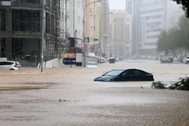 سلطنت عمان میں "شاہین" کے اپنے عروج پر پہنچتے ہی کئی افراد ہوئے ہلاک اور لاپتہ 