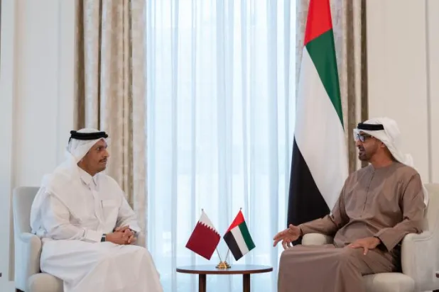Abu Dabi Veliaht Prensi, Katar Dışişleri Bakanı ile görüştü 