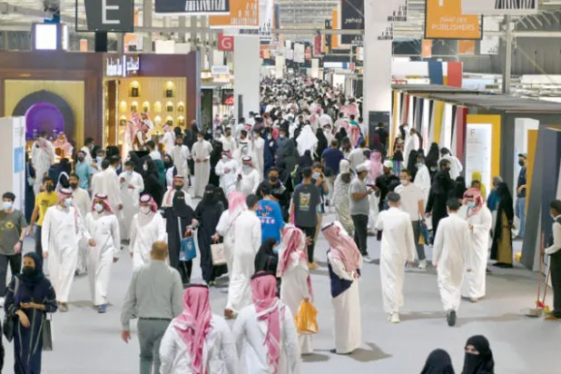 من معرض الكتاب في الرياض أمس (تصوير: بشير صالح)