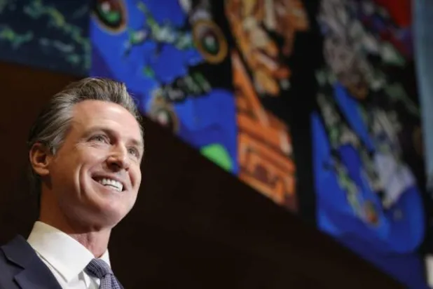 قانون جديد للتصدي للتحرش في كاليفورنيا يقيد اتفاقات عدم الإفصاح