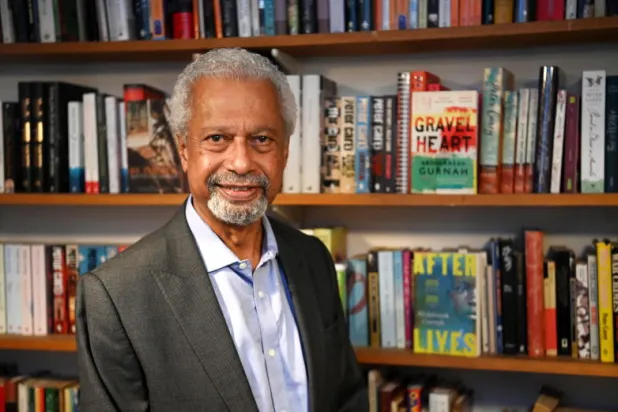 الفائز بنوبل للآداب ينتقد السياسات الأوروبية «غير الإنسانية» إزاء المهاجرين