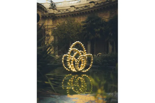 أزهار مذهبة في حدائق {لو بيتي باليه} في باريس  (نيويورك تايمز)