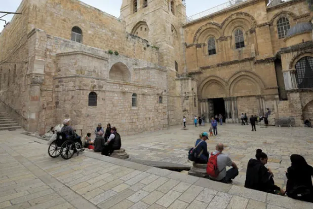 أشتية يدعو لمواجهة تسريب الممتلكات الكنسية في القدس تصدياً لتهويدها