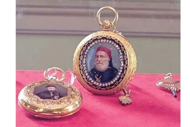 ساعة جيب ذهبية خاصة بمحمد علي باشا من مقتنيات متحف المجوهرات الملكية بالإسكندرية