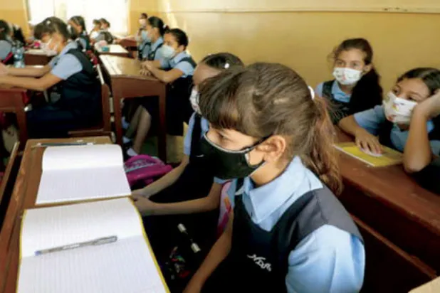 صراع «التختة الأولى» يُخيّم على بدايات العام الدراسي في مصر