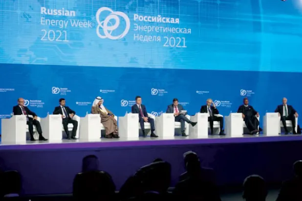 الإمارات تؤكد استمرار استثماراتها في قطاع الطاقة