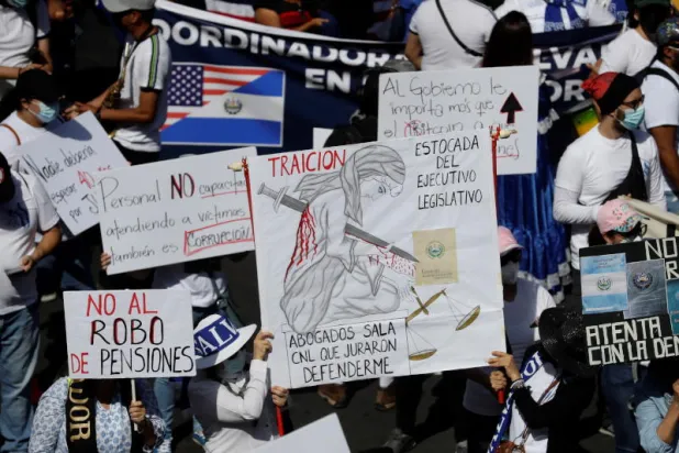 آلاف يحتجون في السلفادور ضد حكومة بو كيلة