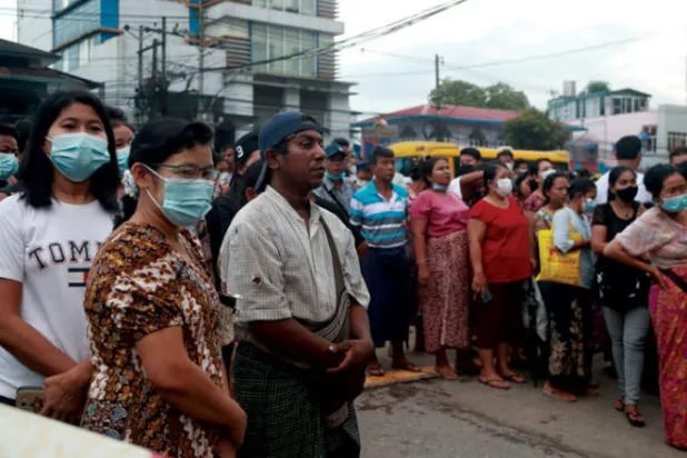 زعيم المجلس العسكري في ميانمار يعد بإطلاق آلاف المعتقلين