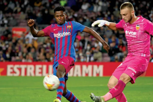 أنسو فاتي... بارقة أمل لبرشلونة الجريح بعد رحيل ميسي