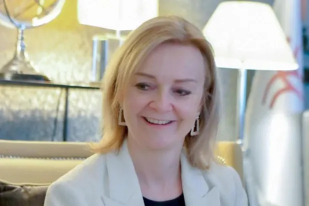 İngiltere Dışişleri Bakanı Şarku'l Avsat'a konuştu: Glasgow'un başarılı olması demek tüm dünyanın başarısı demektir