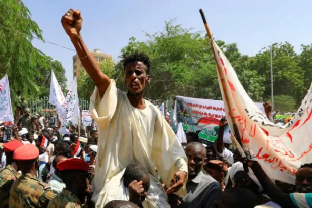 سوڈان میں حکومتی شراکت داروں کے اختلافات سڑک پر ہوئے رونما