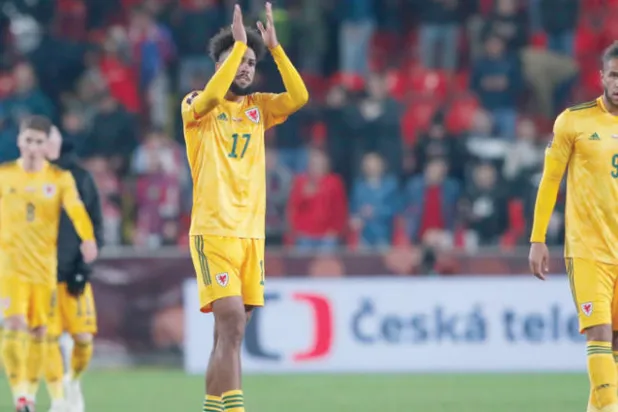 سوربا توماس... من أندية الهواة مروراً بهيدرسفيلد وصولاً إلى منتخب ويلز