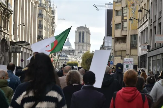 Cezayir'de iki bakanlık Fransızca kullanımını sonlandırdı